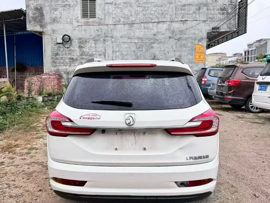 Baojun 310W 2018 2017 1.5L Manual Fashion Edition (China V)