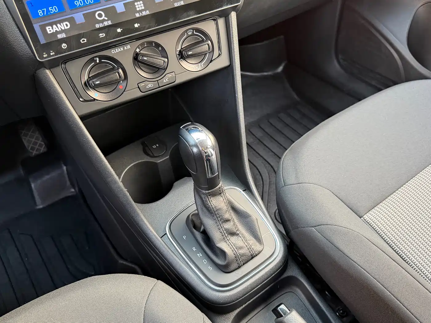 Volkswagen Polo 2016 1.4L Automatic Trend фото 19