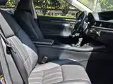 Photo 10 - Lexus ES