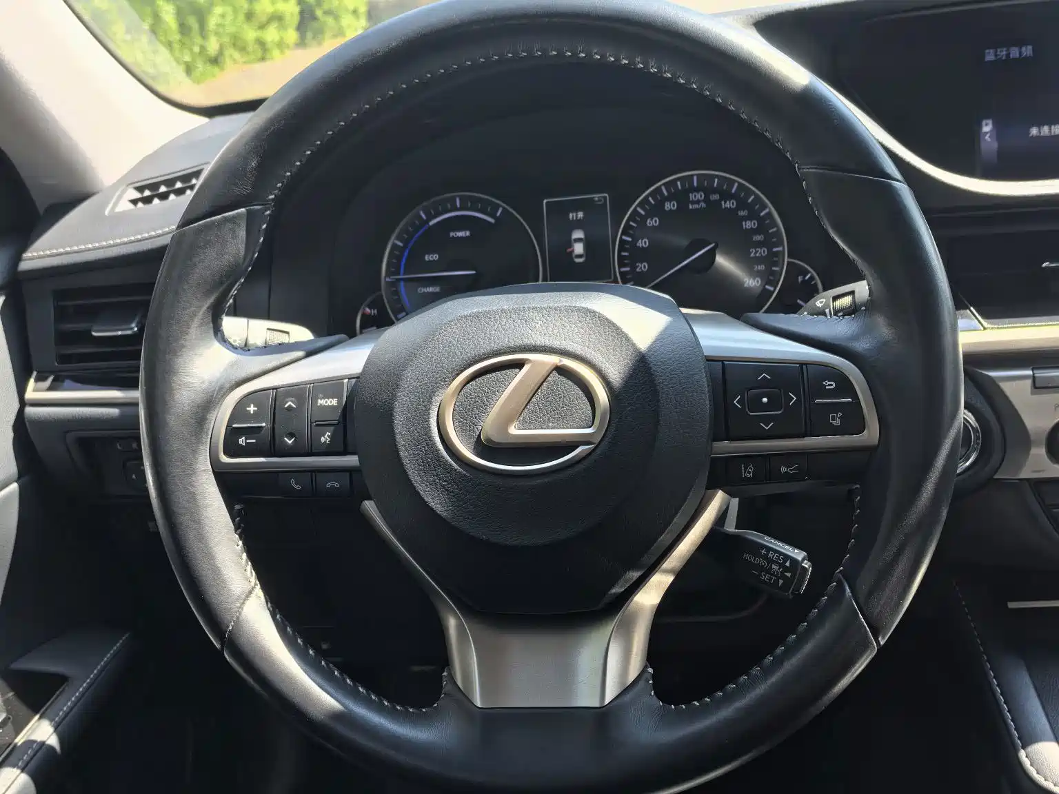 Photo 16 - Lexus ES