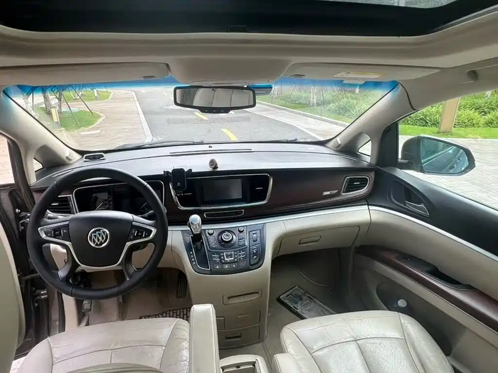 Фото 4 - Buick GL8