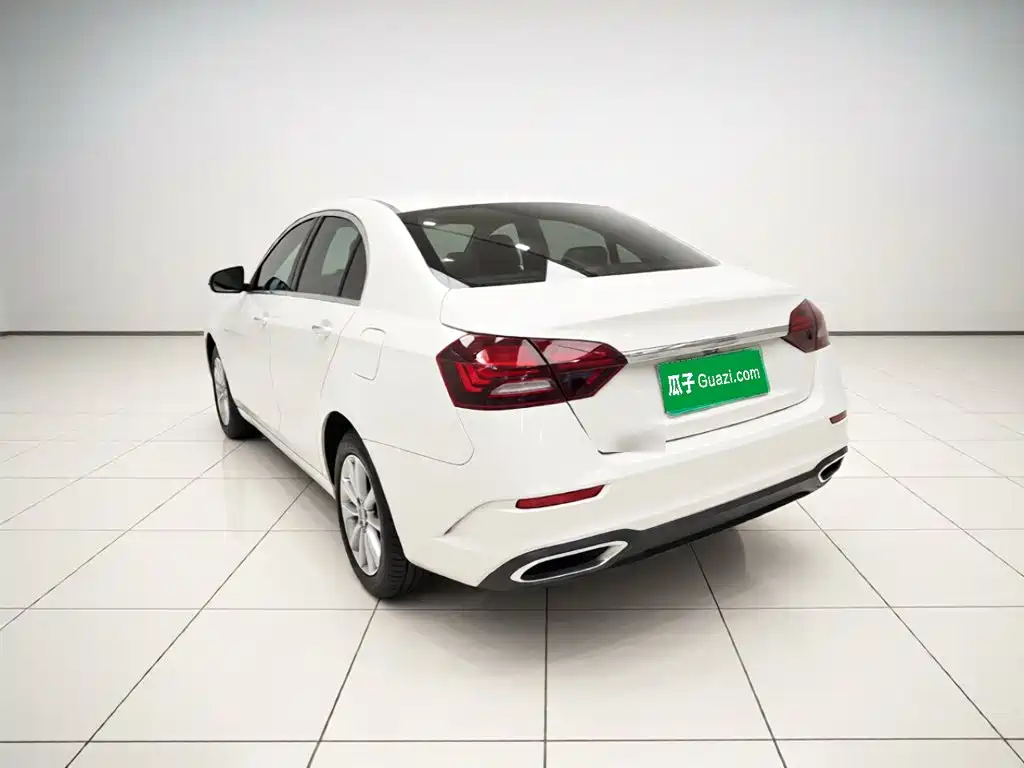 Фото 4 - Geely Emgrand