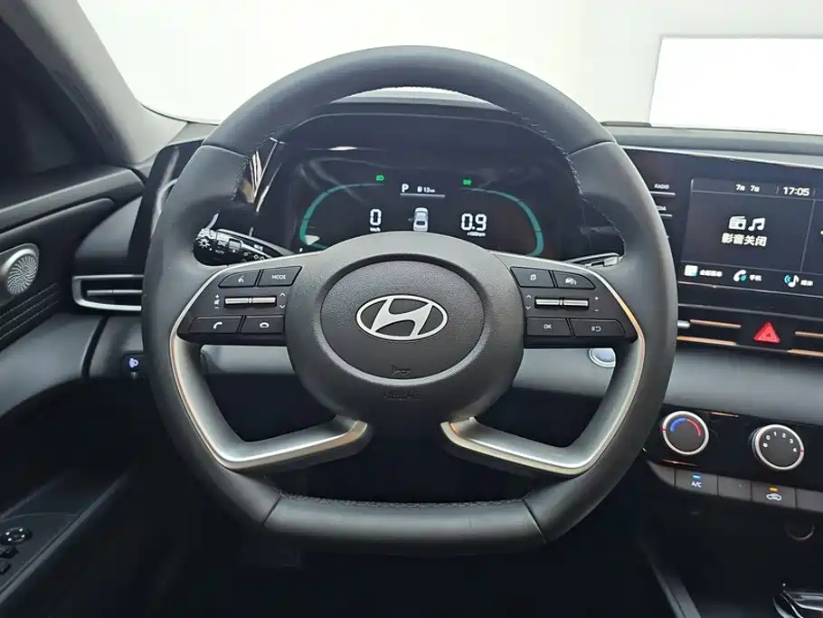 صورة 15 - Hyundai Elantra