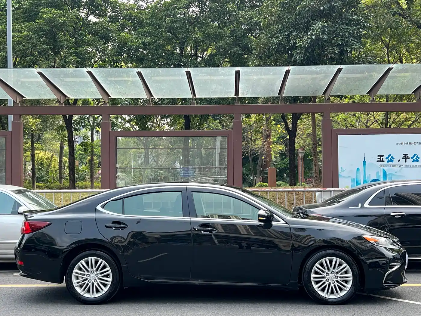 Lexus ES 2015 200 Comfort Edition фото 13