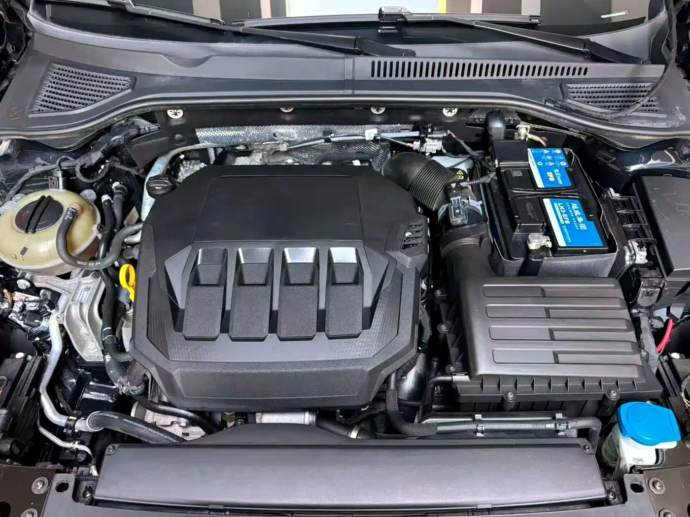 Volkswagen Passat 2022 330TSI Starlight Luxury Edition фото 7