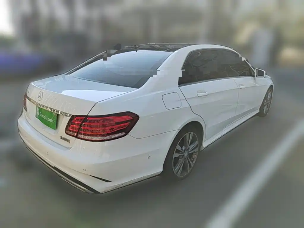 Фото 10 - Mercedes-Benz E-Class
