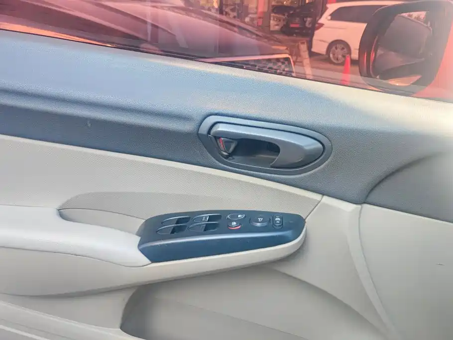 CIIMO CIIMO 2014 2012 1.8L Automatic