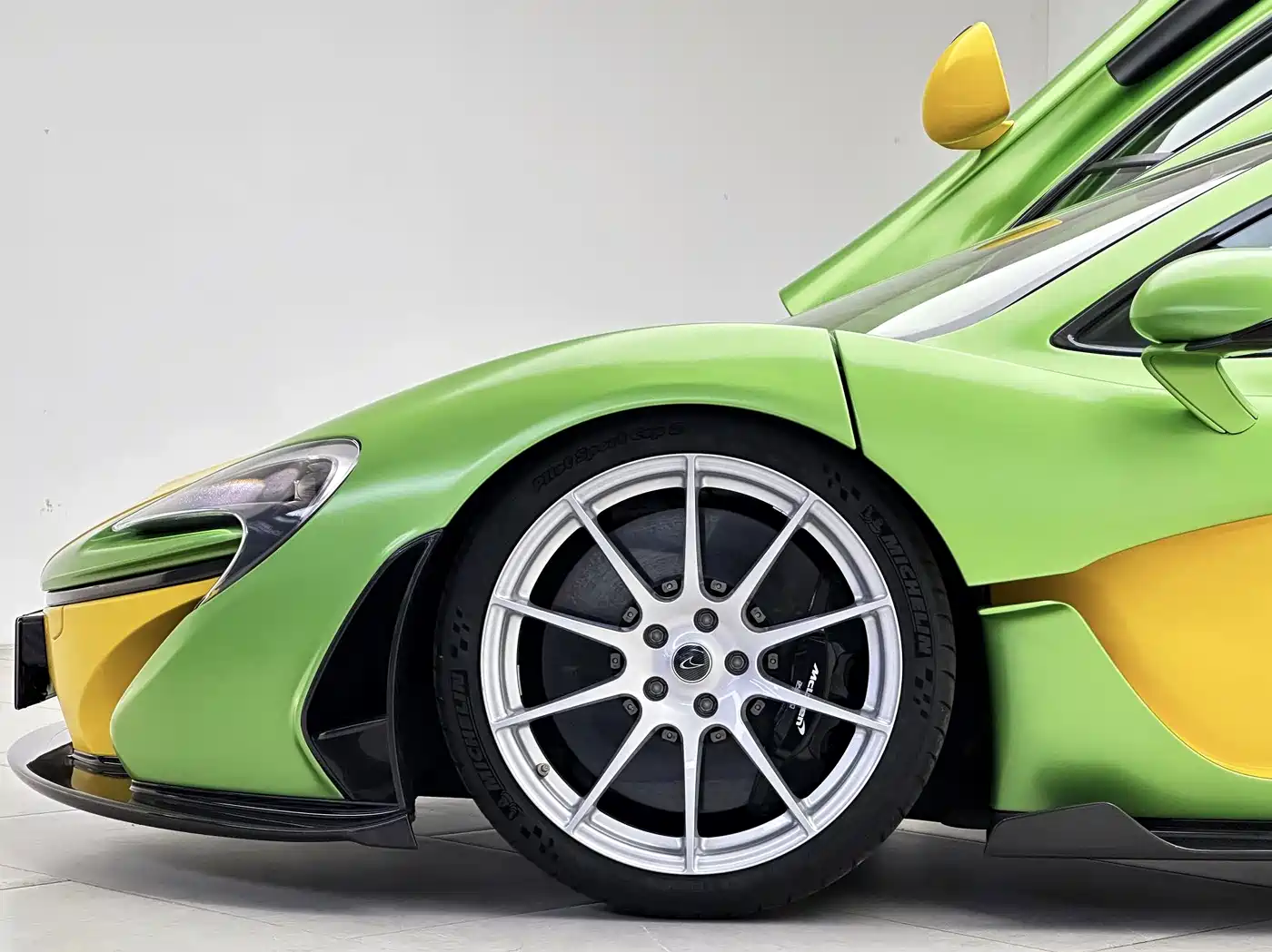 McLaren P1 2014 2014 3.8T Standard