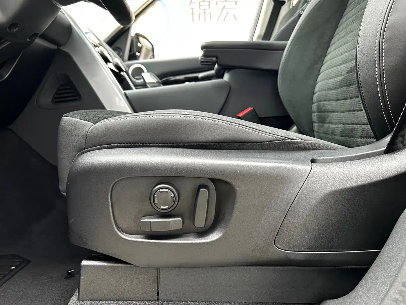 Land Rover Discovery 2024 Model 360PS S фото 6