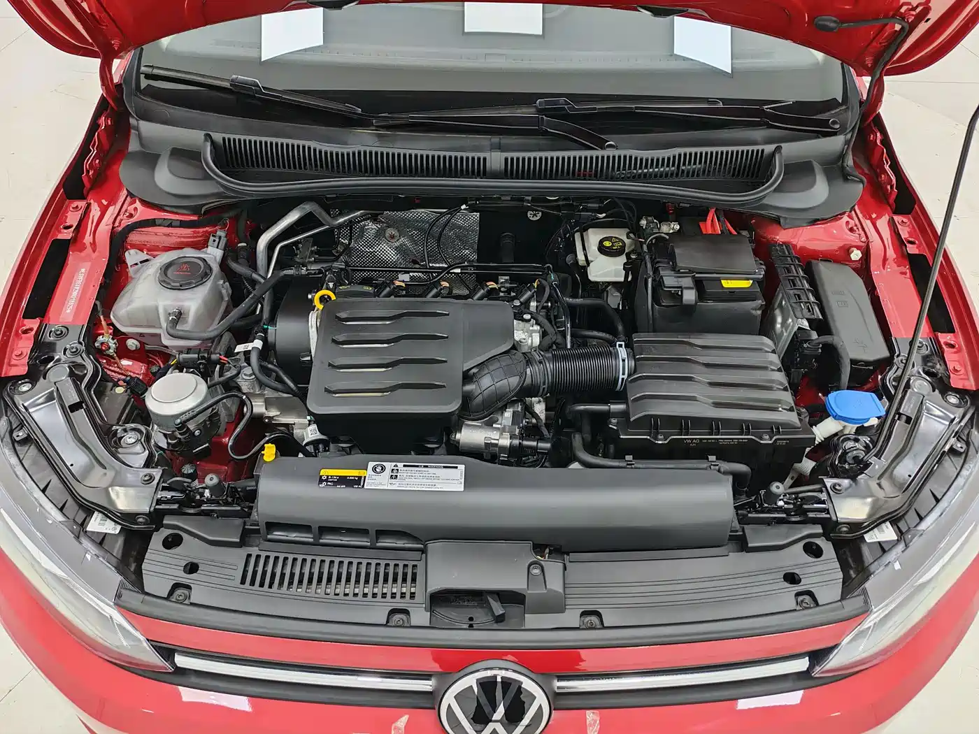 VOLKSWAGEN POLO