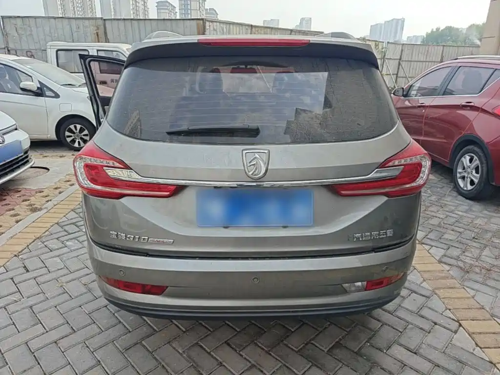 Baojun 310W 2018 2017 1.5L Manual Fashion Edition (China V)