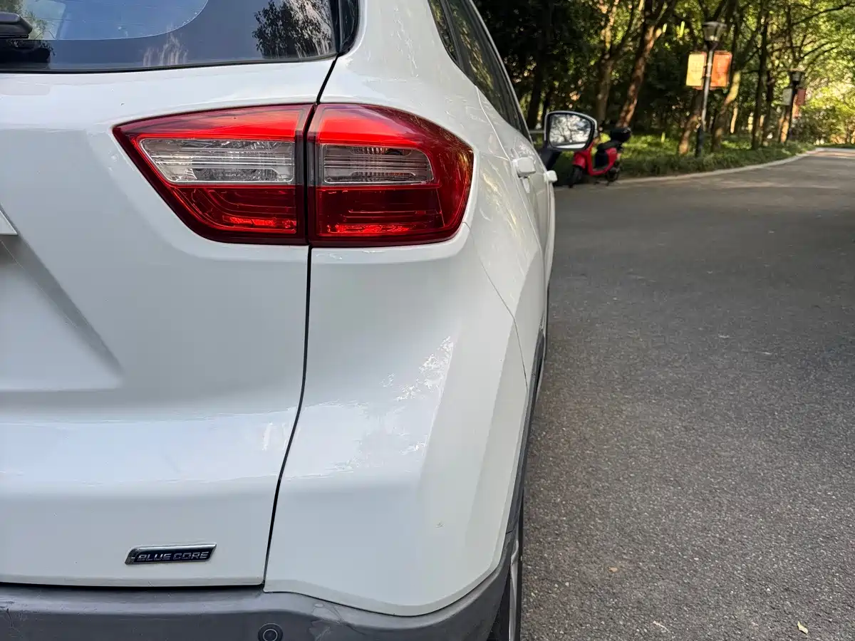 Фото 10 - Changan CS15