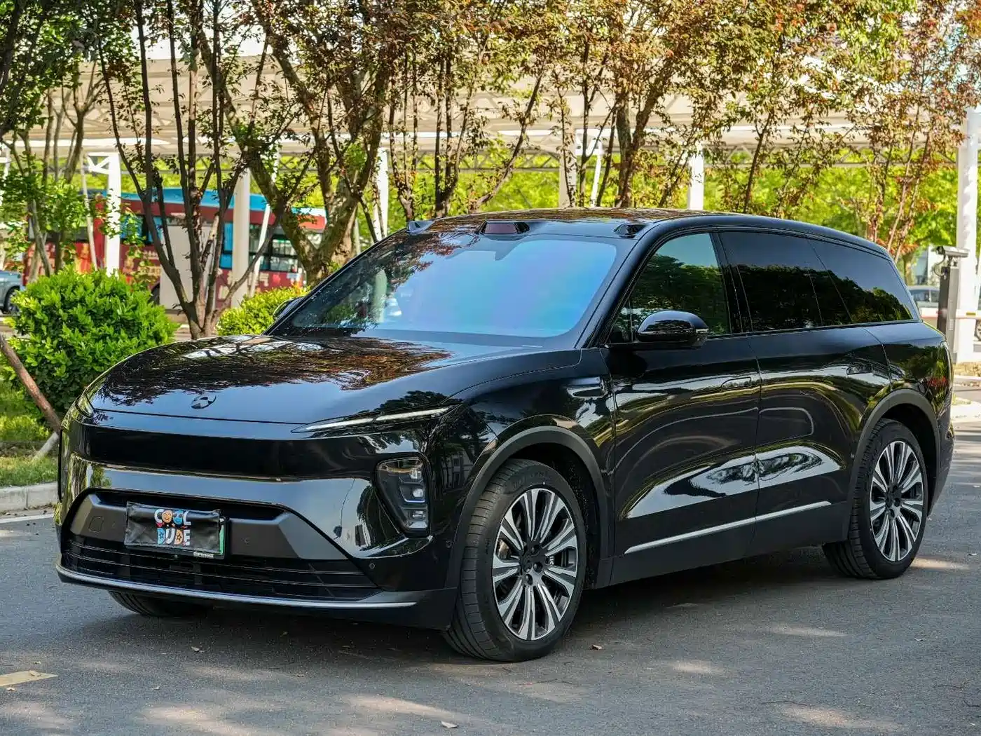 Nio ES8
