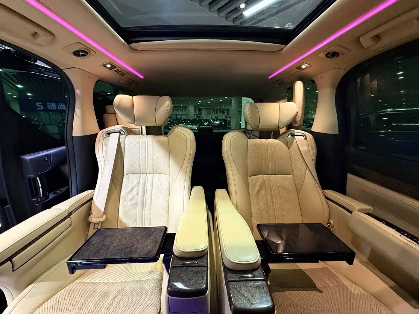 Toyota Vellfire 2020 Twin Engine 2.5L HV Premium Edition фото 13