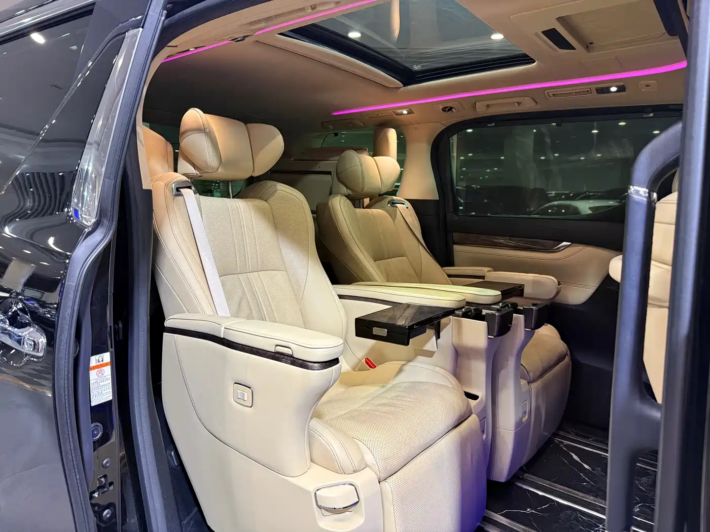Toyota Vellfire 2020 Twin Engine 2.5L HV Premium Edition фото 18