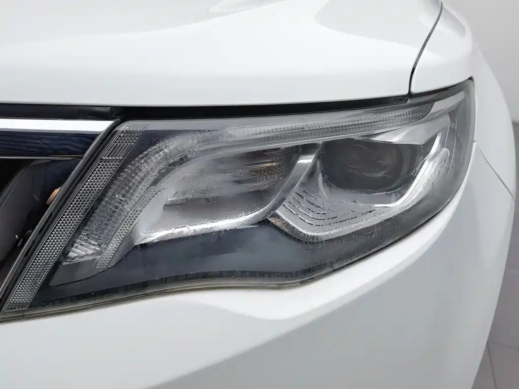 Photo 7 - Geely Atlas