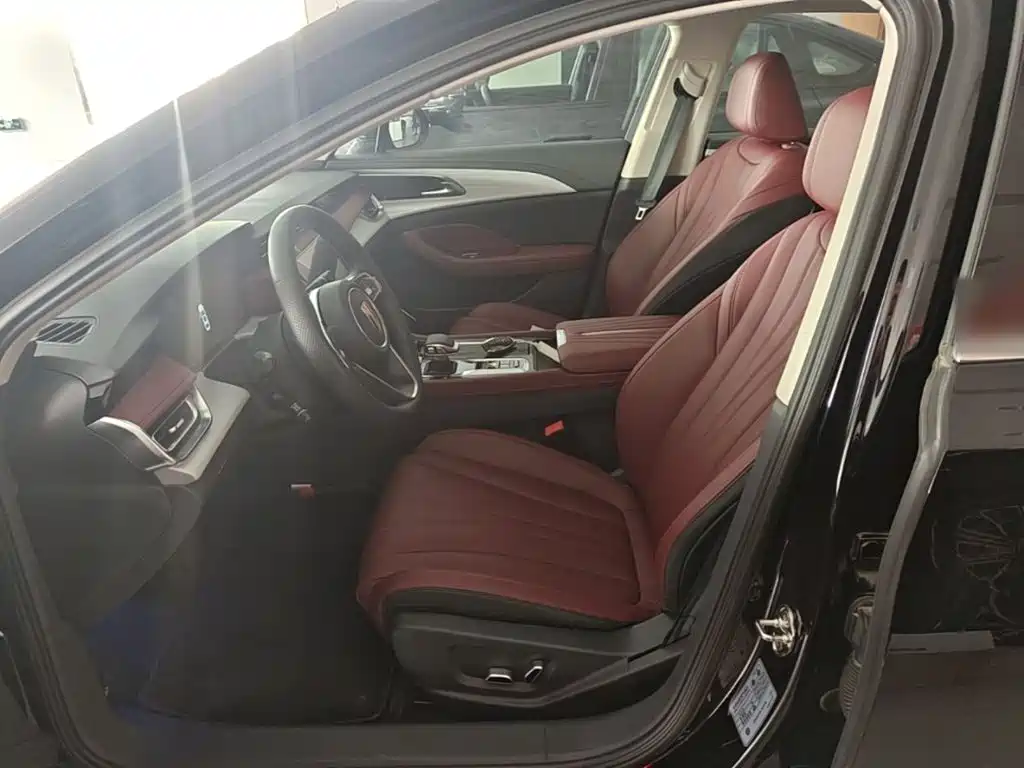 Фото 15 - Hongqi H5 PHEV