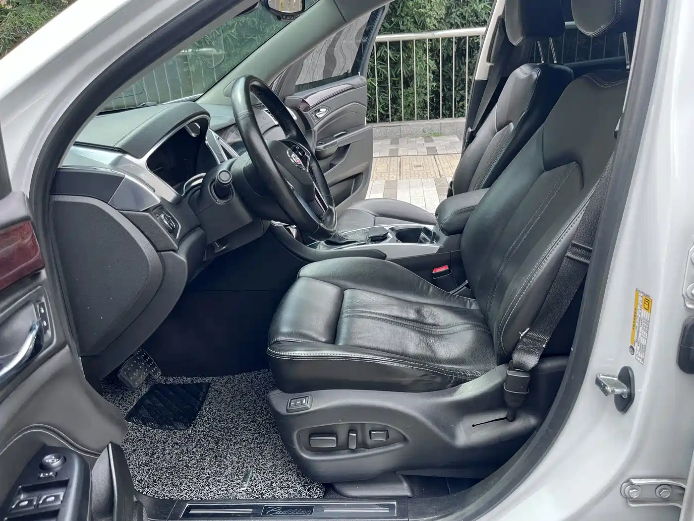Photo 15 - Cadillac SRX