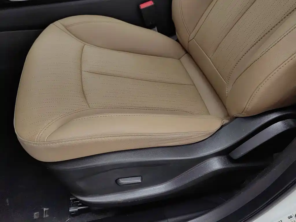 Photo 20 - Buick GL6