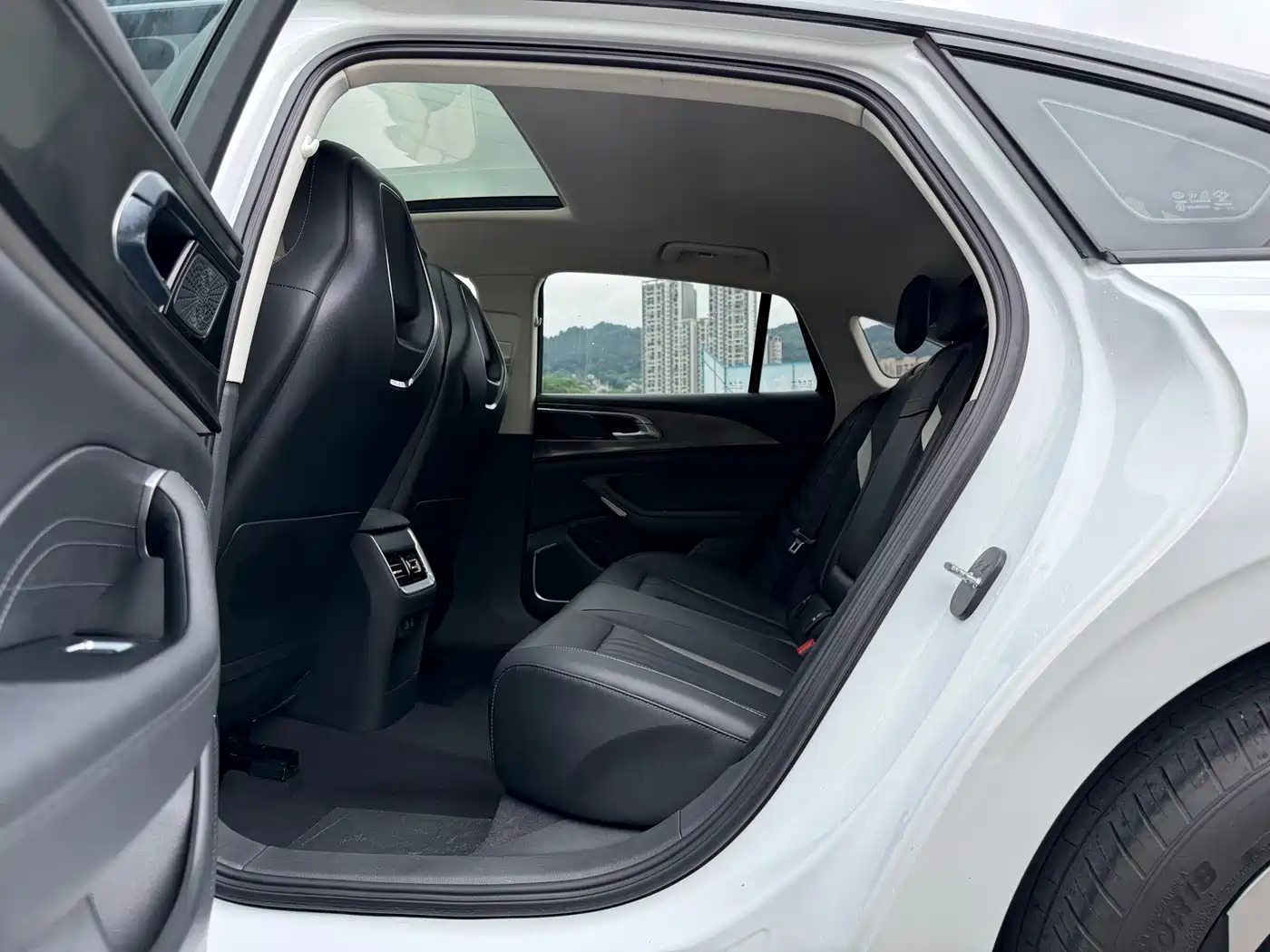 Hongqi H6 2023 2.0T Elegance Edition фото 14