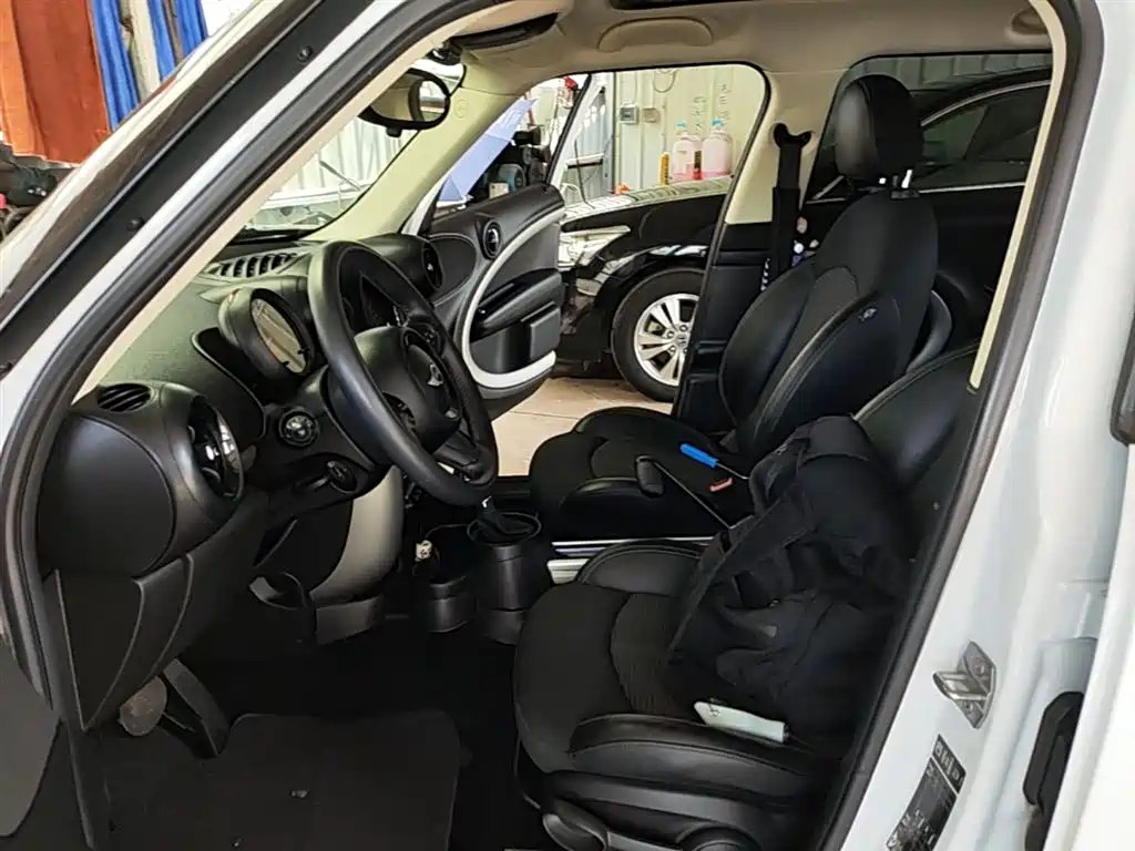 Photo 15 - MINI COUNTRYMAN