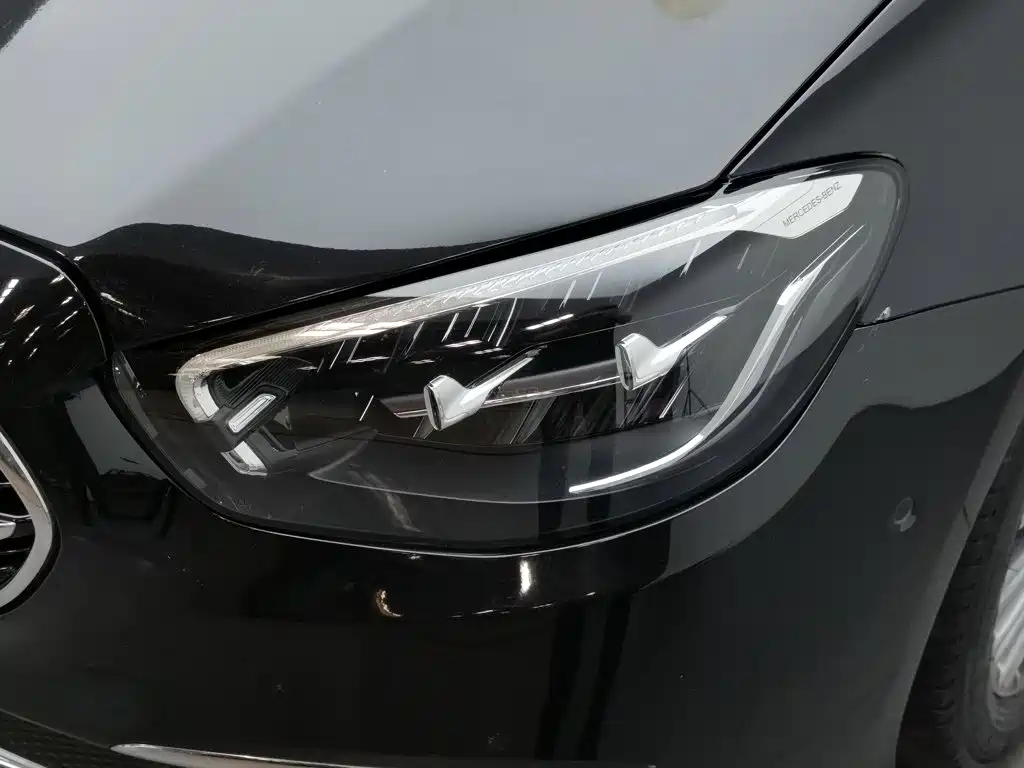 Mercedes-Benz E-Class, миниатюра 7