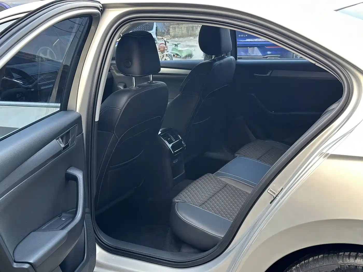 Škoda Superb 2018 TSI330 DSG Comfort Edition China V фото 8