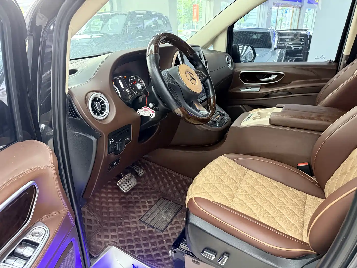 Mercedes-Benz Vito 2016 2.0T Elite Edition фото 4