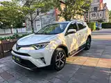Photo 2 - Toyota RAV4