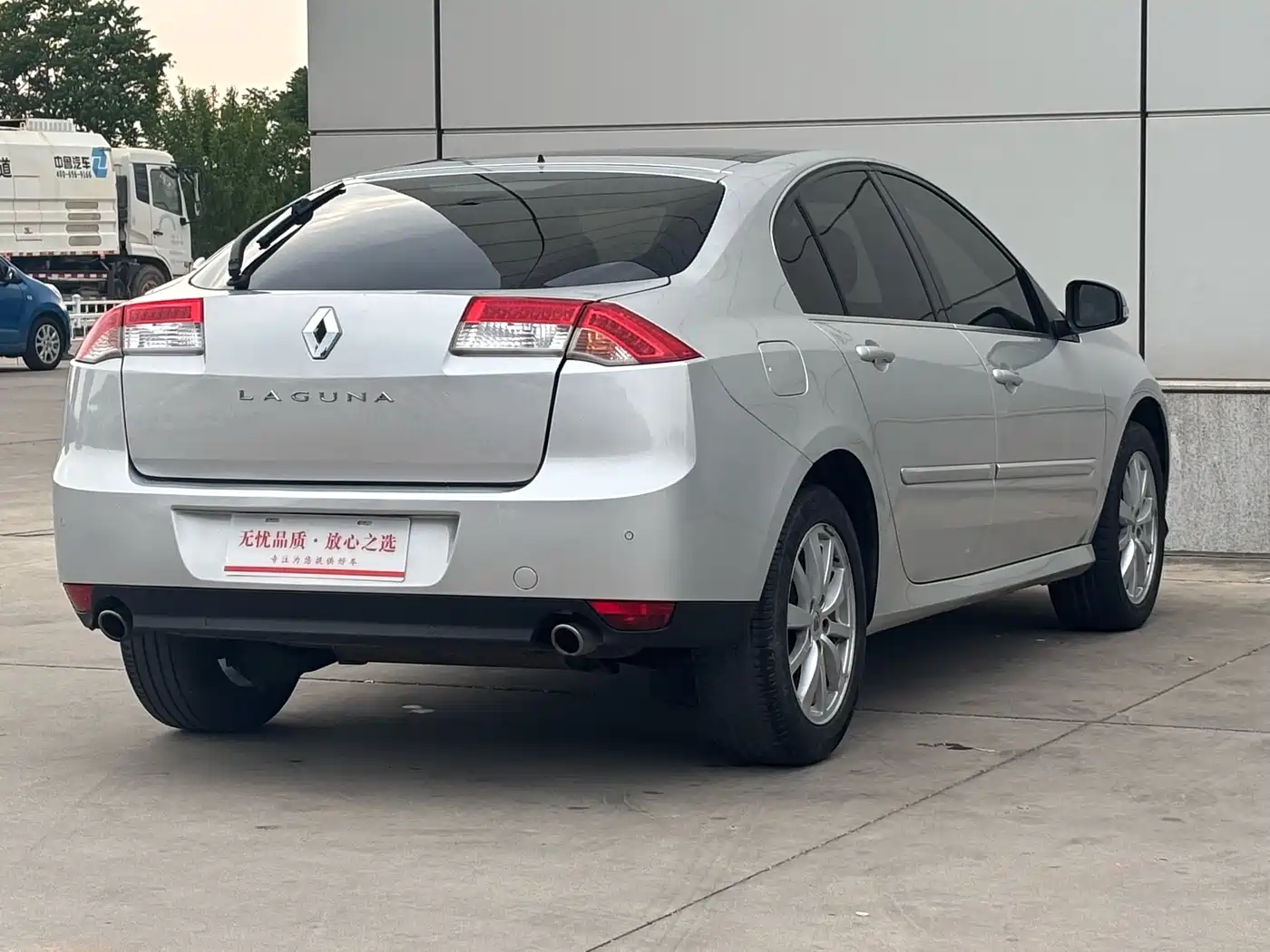 Renault Laguna 2009 2.0T фото 3