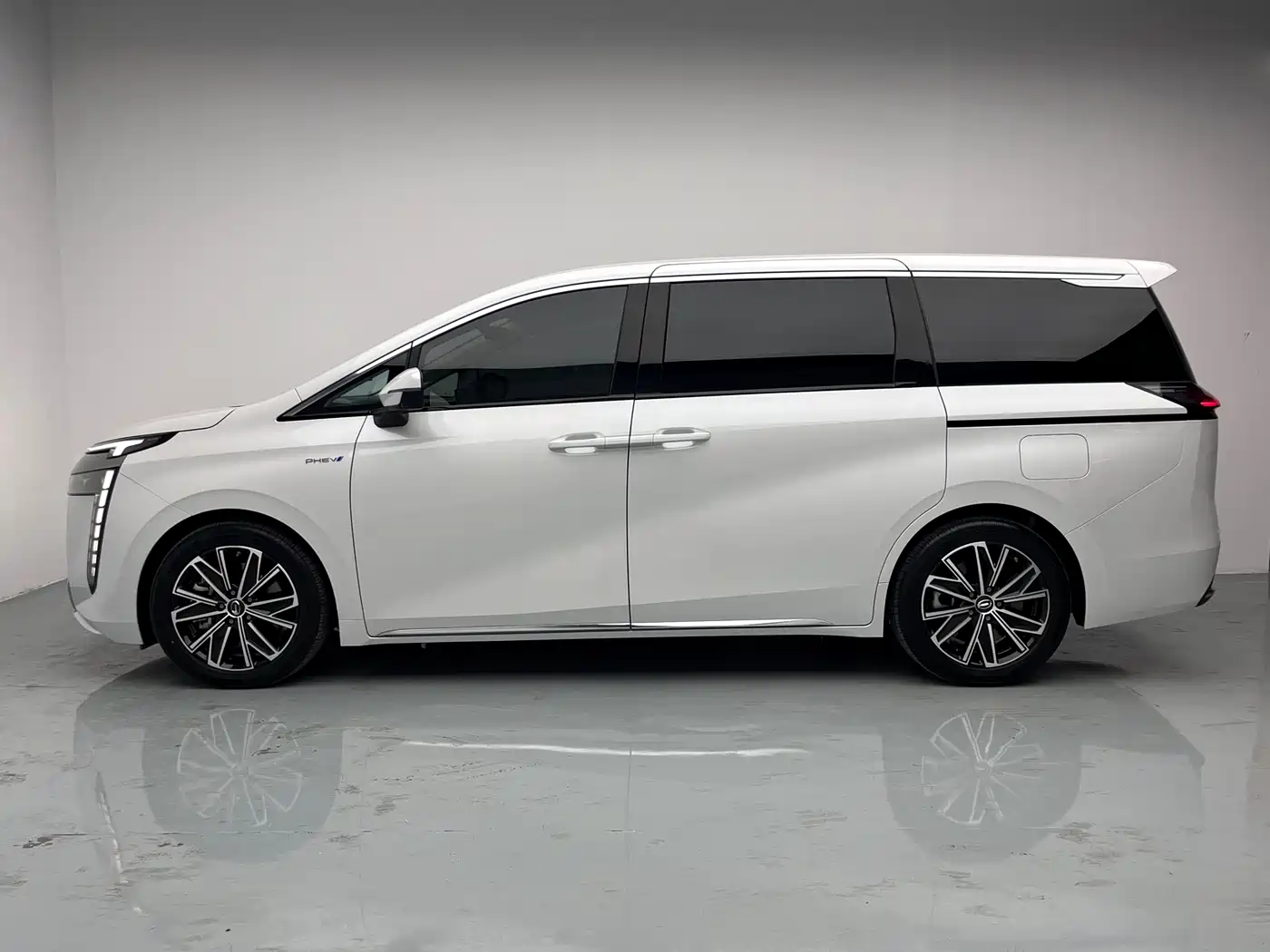 GAC Trumpchi Trumpchi E8 NEV 2024 150km Soaring Dragon Glory Edition фото 11