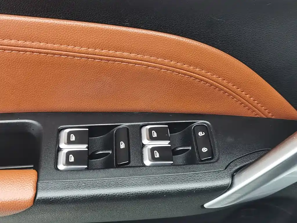 Фото 9 - Geely Vision X3