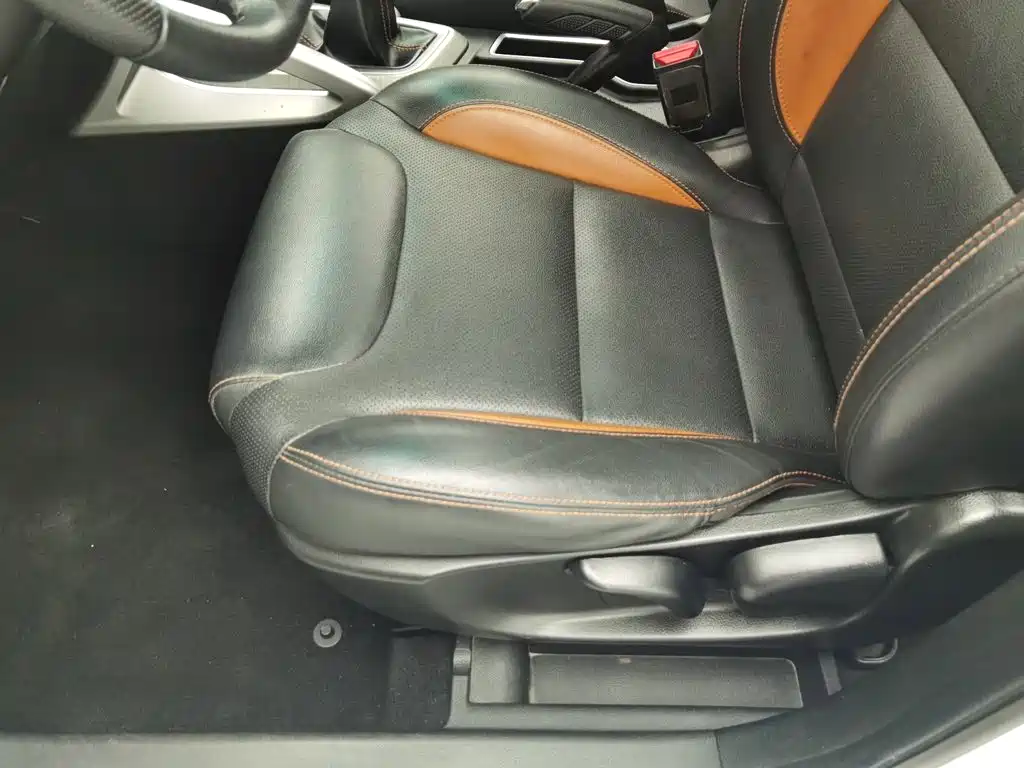 Фото 20 - Geely Vision X3