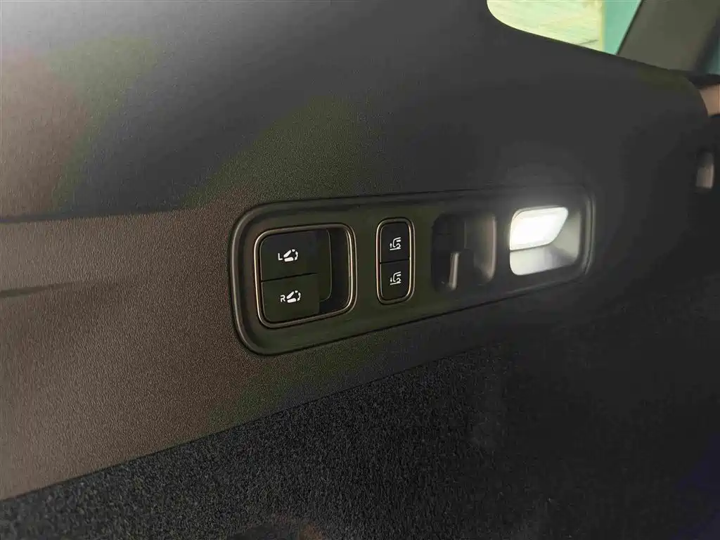 Li Auto i6 2025 2025 2WD Base Model
