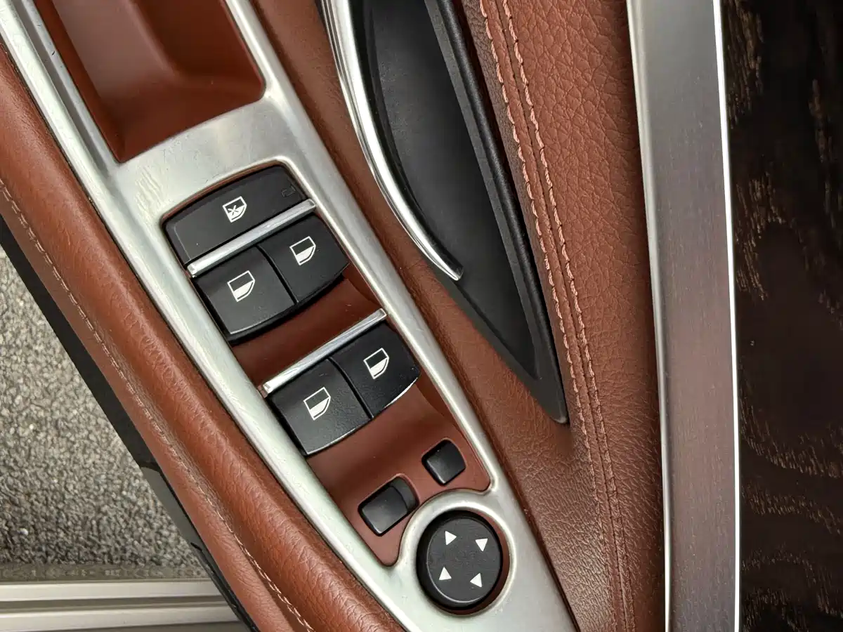 BMW 5 Series 2014 525Li Leading фото 21