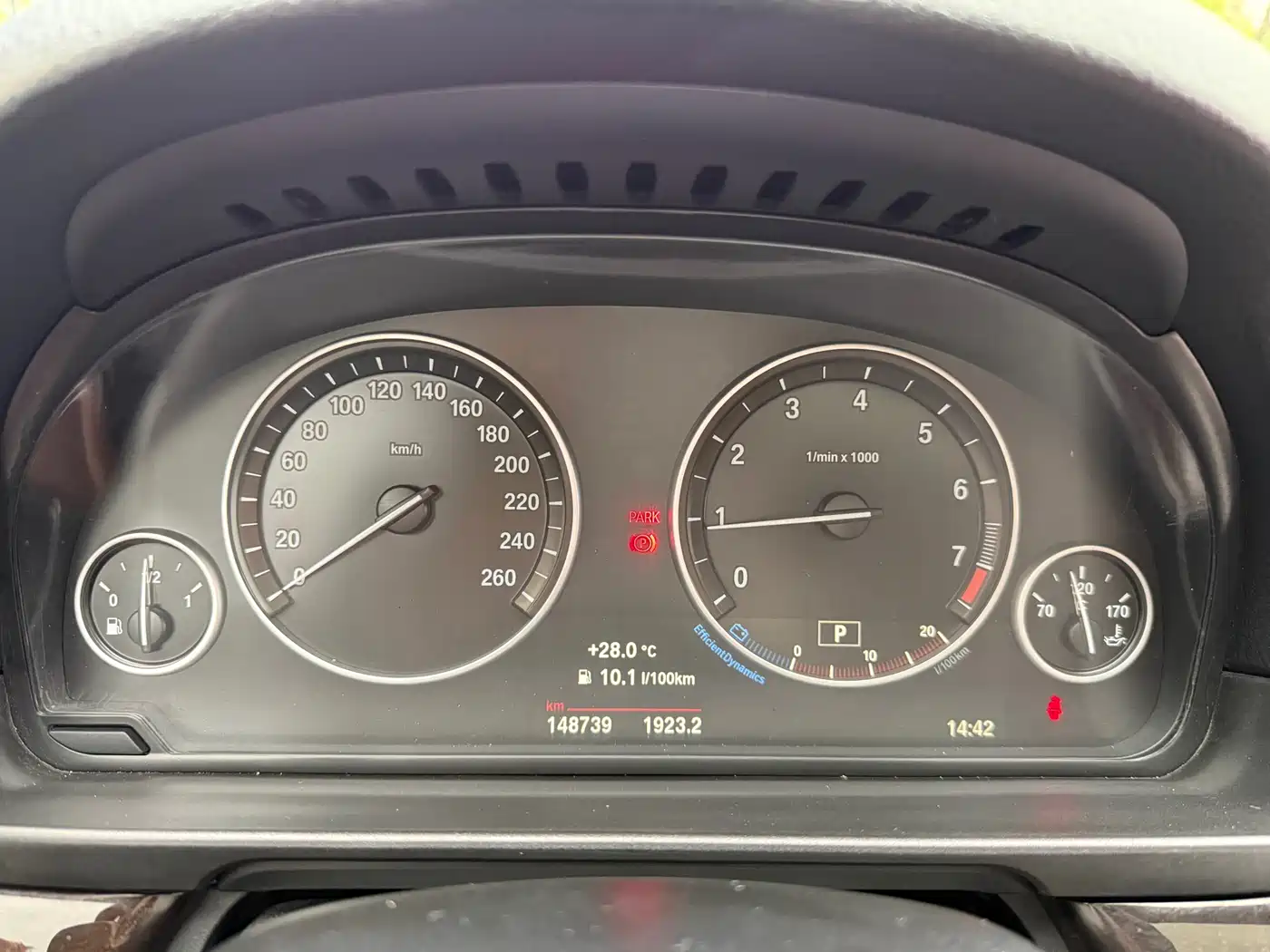 BMW 5 Series 2014 525Li Leading фото 23