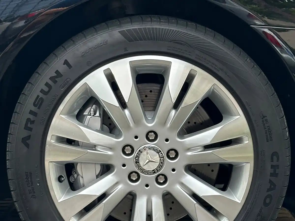 Фото 15 - Mercedes-Benz S-Class