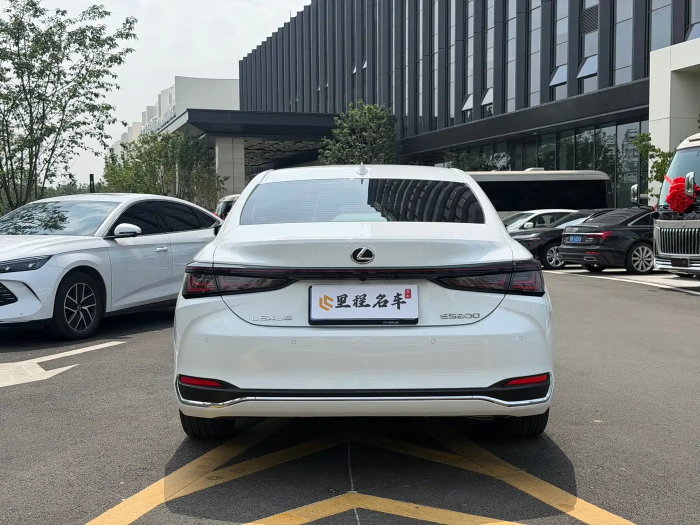Lexus ES 2026 2025 200 Ultimate Edition