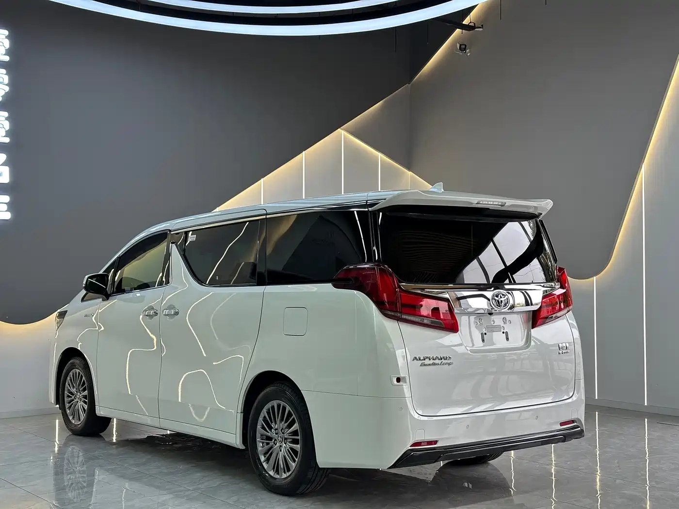 Toyota Alphard 2021 Hybrid 2.5L Premium фото 4
