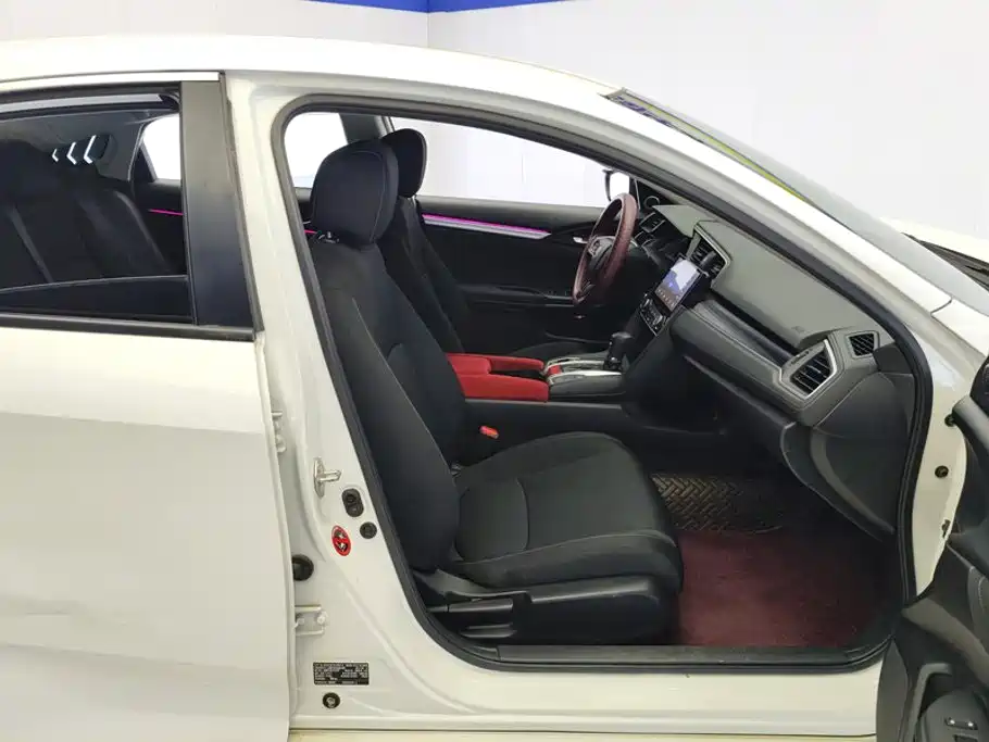 Фото 8 - Honda Civic