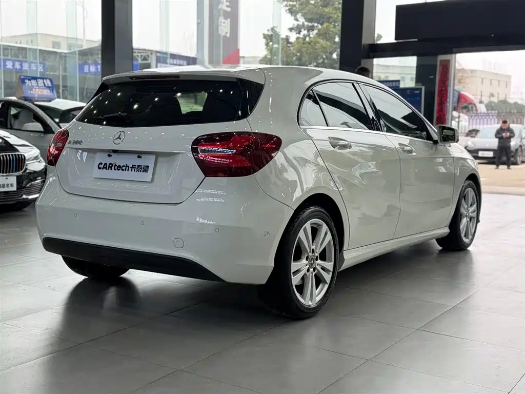 Mercedes-Benz A-Class (Import) 2017 Facelift A 200 Dynamic фото 6