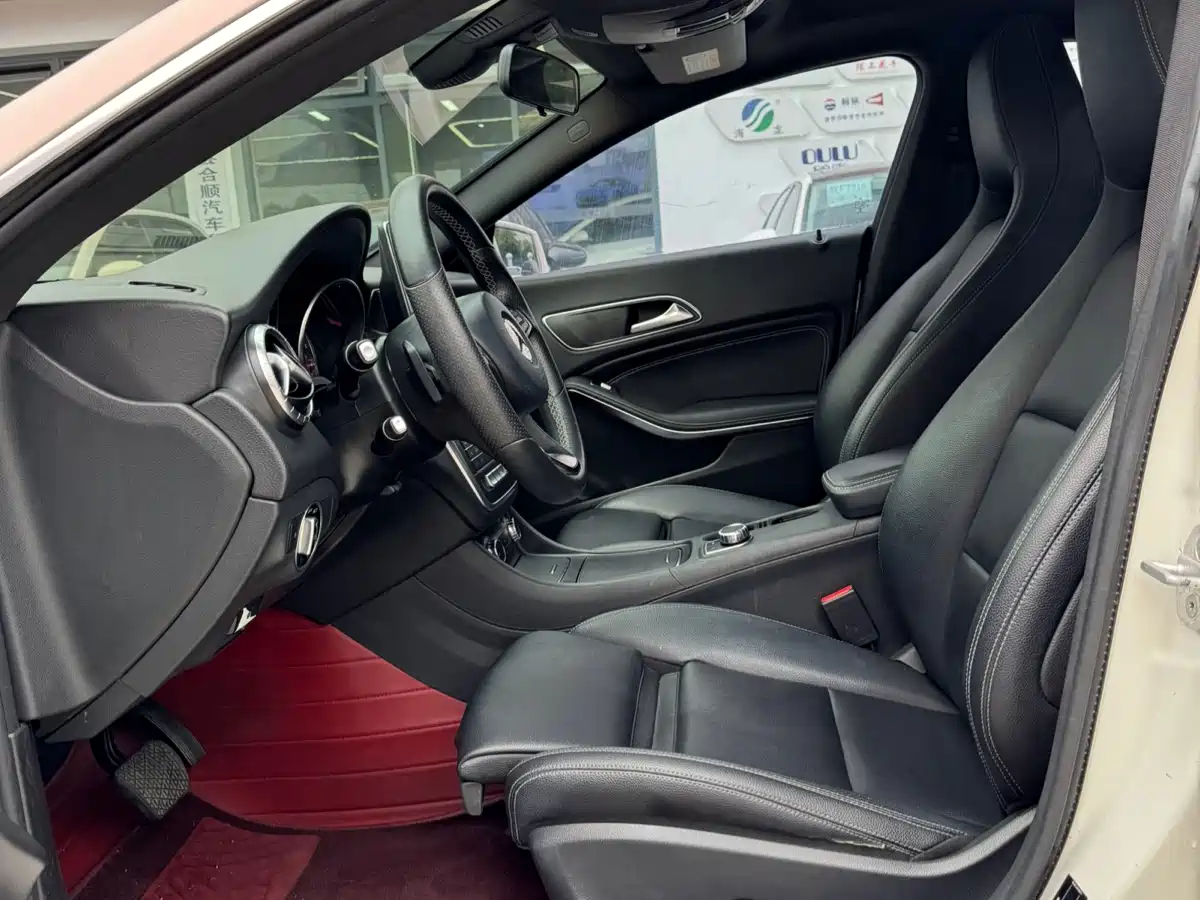 Mercedes-Benz CLA (Import) 2016 CLA 200 Fashion фото 9