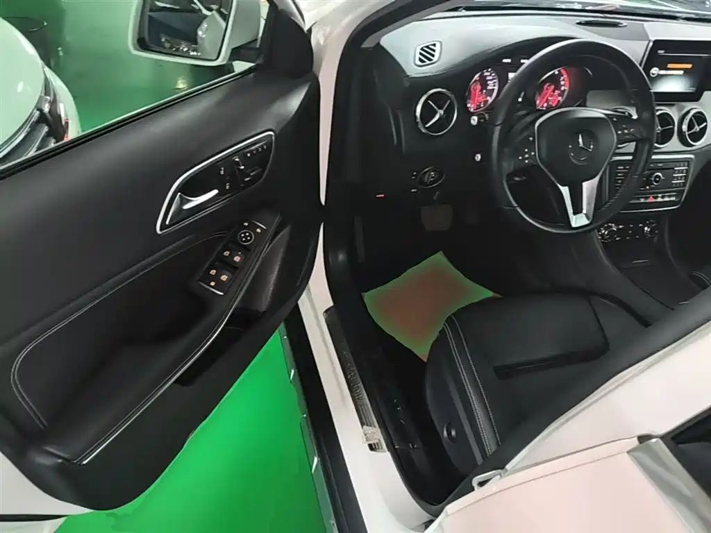 Mercedes-Benz GLA 2016 GLA 200 Fashion фото 16