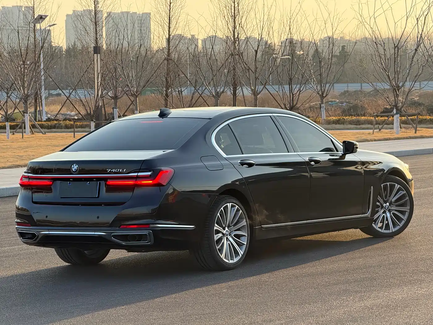 BMW 7 Series 2021 Model 740Li Leading Luxury Package фото 3