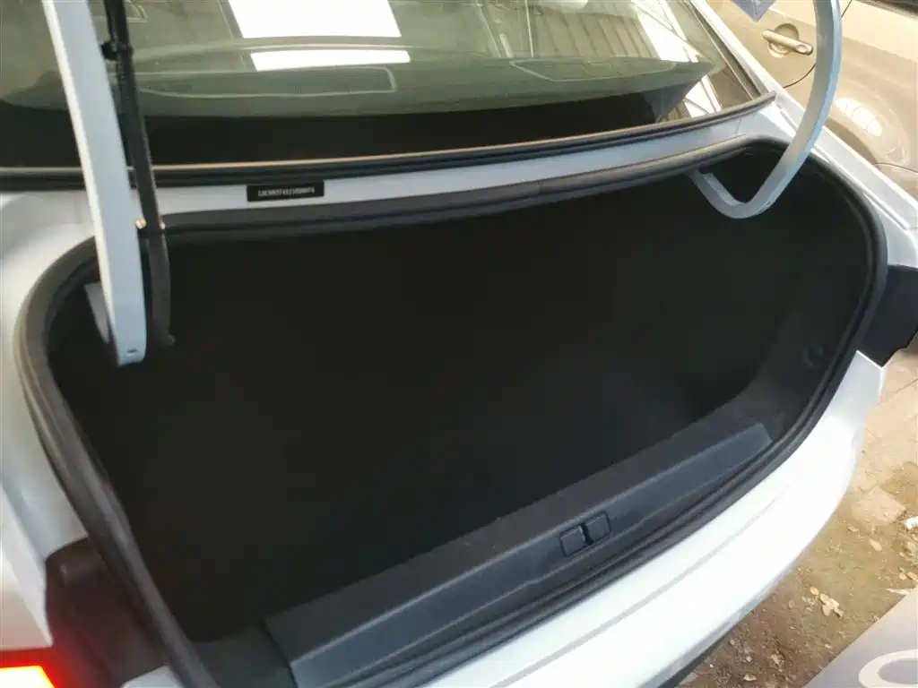 Peugeot 308 2018 1.6L Auto Luxury Edition фото 19
