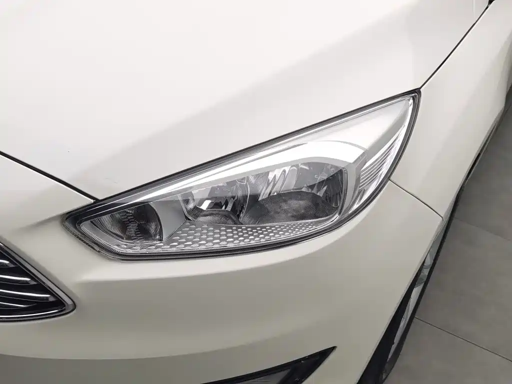 Фото 7 - Ford Focus