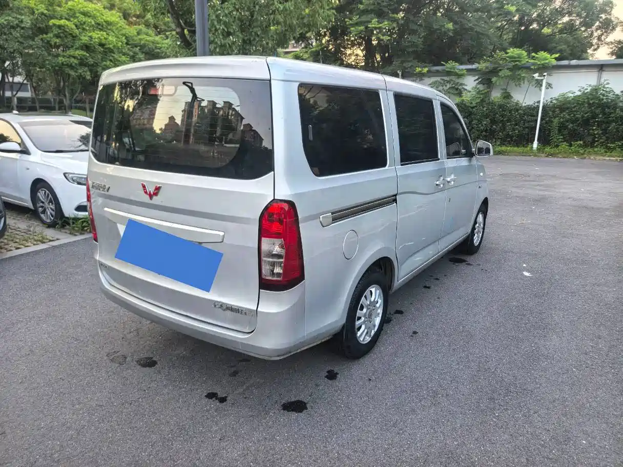 Wuling Motors Wuling Rongguang V 2017 2016 1.5L Standard
