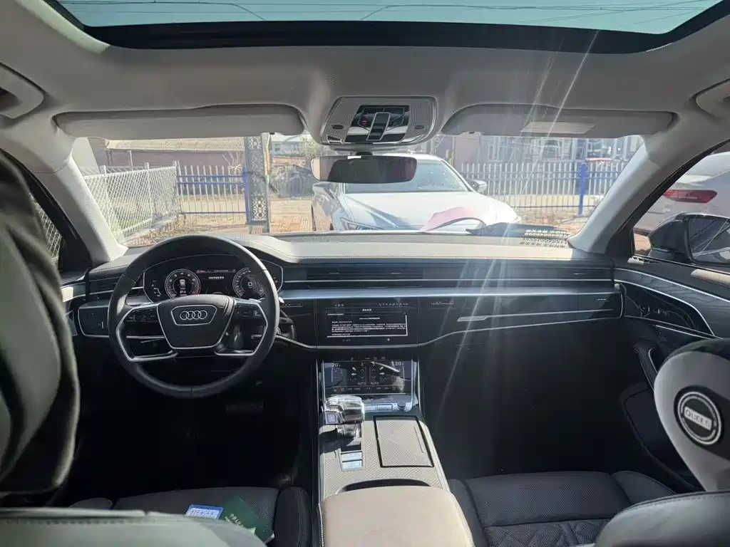 Фото 5 - Audi A8