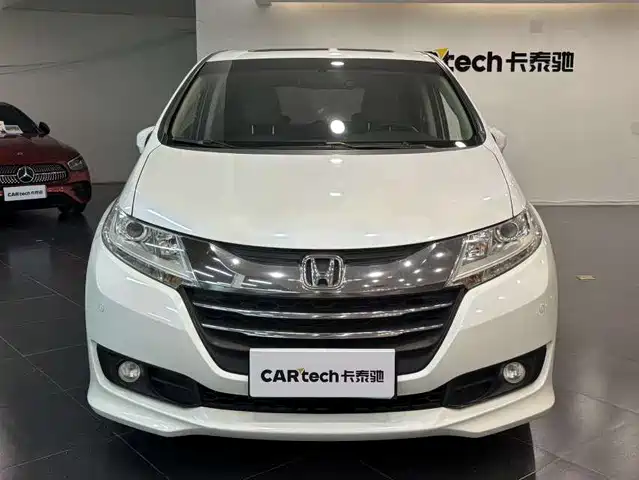 Honda Odyssey 2017 2.4L Luxury Edition — фото 2