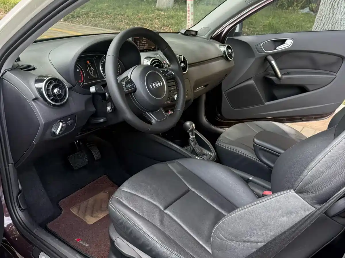 Audi A1 2015 2014 30 TFSI Comfort
